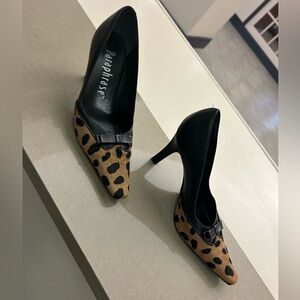 Paraphrase 7 1/2 M. Animal print heels! Fantastic Look!